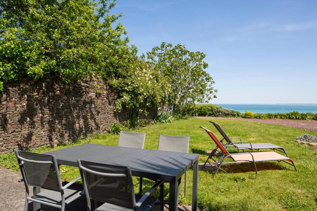 La Métairie du Vauhariot: Seaside Lodge with Heated Pool and Mont Saint-Michel View Cancale Exterior photo
