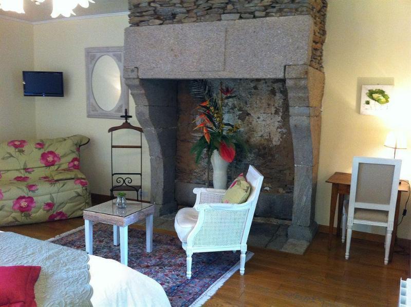 La Métairie du Vauhariot: Seaside Lodge with Heated Pool and Mont Saint-Michel View Cancale Exterior photo