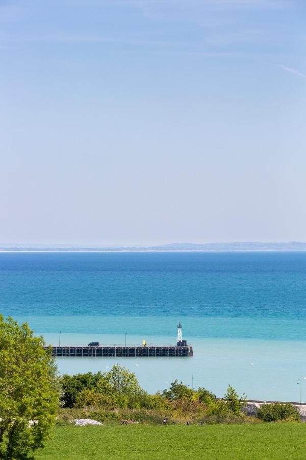 La Métairie du Vauhariot: Seaside Lodge with Heated Pool and Mont Saint-Michel View Cancale Exterior photo